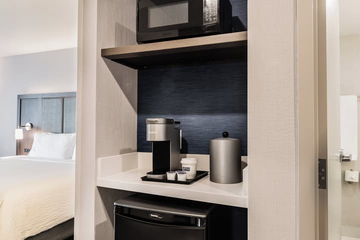 Holiday Inn Express & Suites Toronto Airport South by IHG