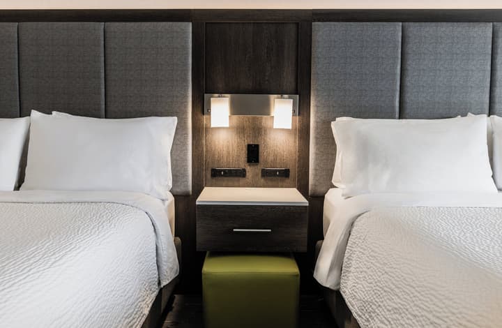 Holiday Inn Express & Suites Toronto Airport South by IHG