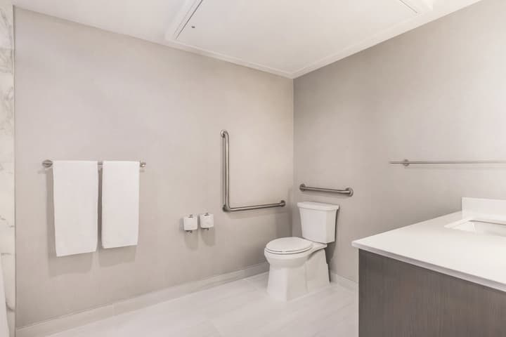 Holiday Inn Express & Suites Toronto Airport South by IHG
