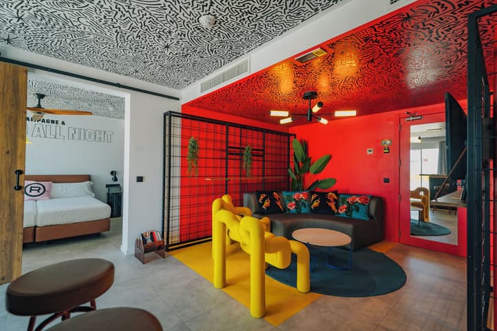 Ryans Lolas Ibiza - Adults Only