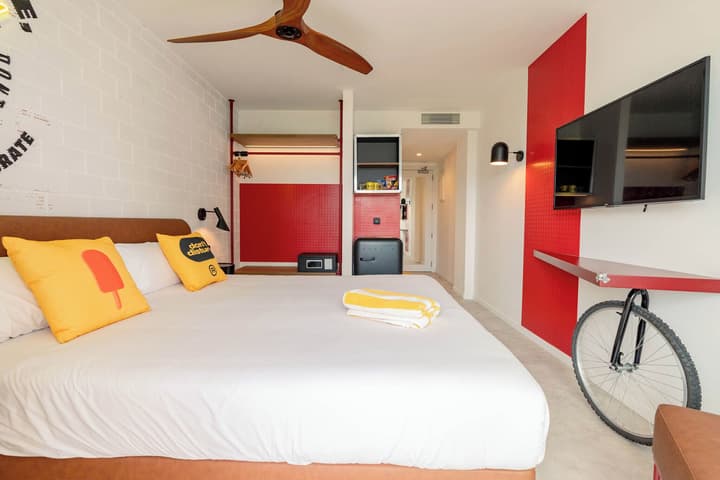 Ryans Lolas Ibiza - Adults Only