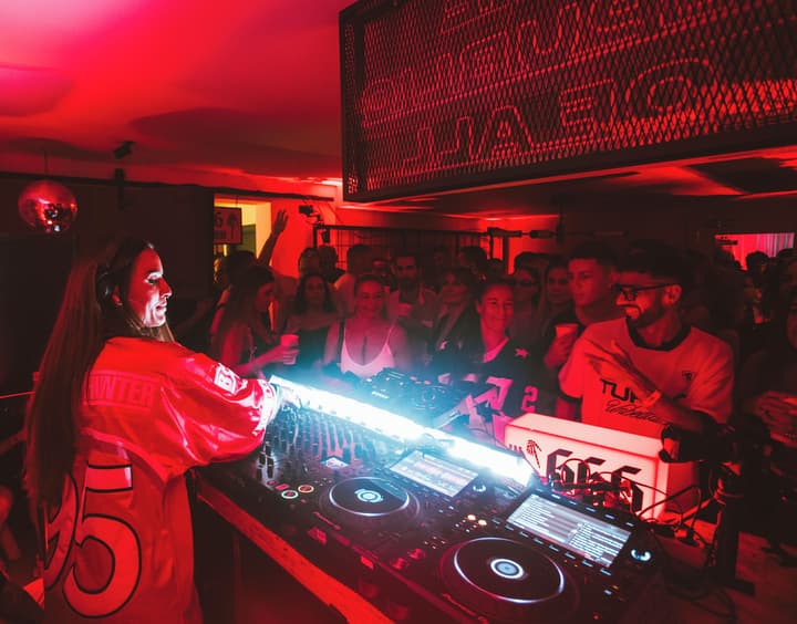 Ryans Lolas Ibiza - Adults Only