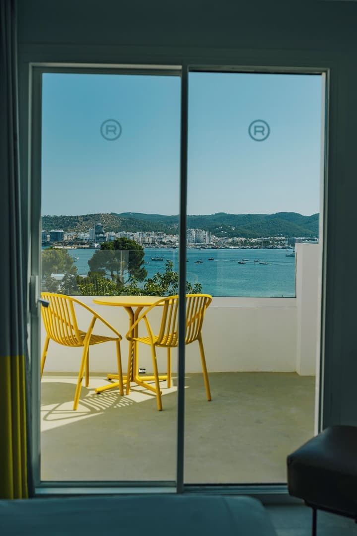 Ryans Lolas Ibiza - Adults Only