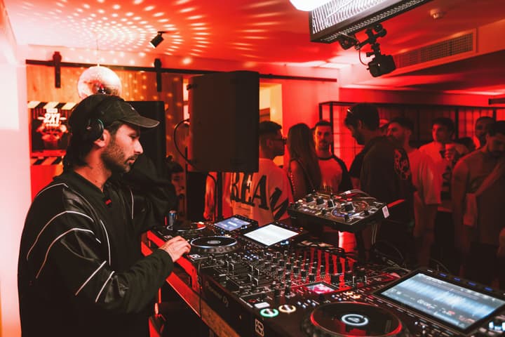 Ryans Lolas Ibiza - Adults Only