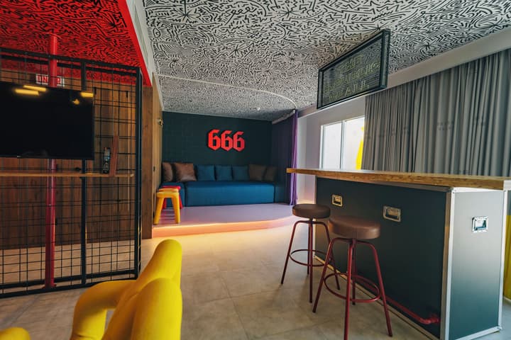 Ryans Lolas Ibiza - Adults Only