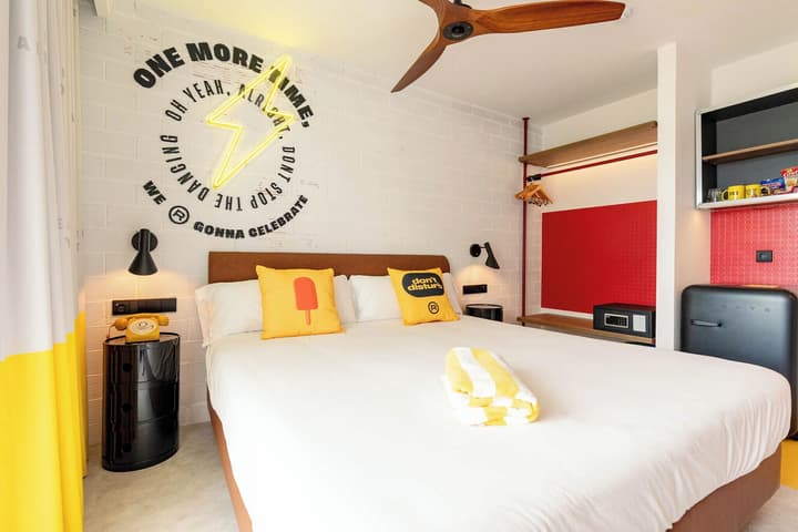 Ryans Lolas Ibiza - Adults Only