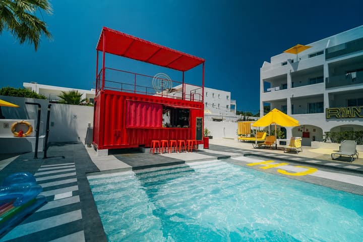 Ryans Lolas Ibiza - Adults Only