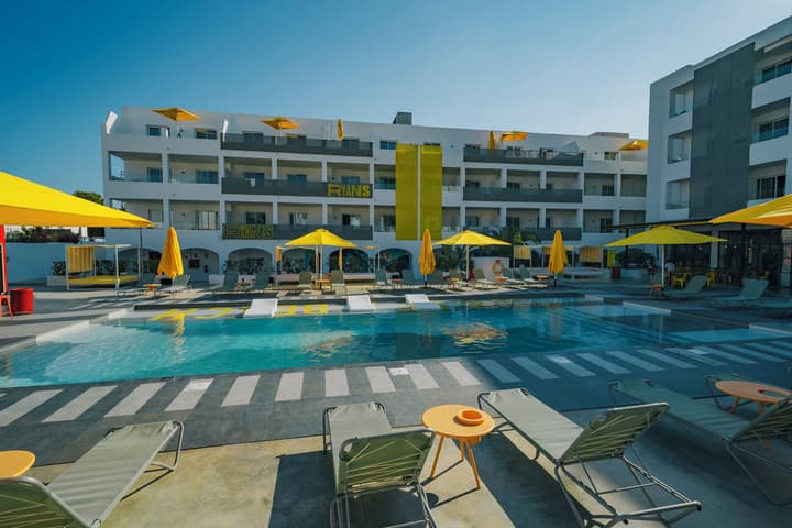 Ryans Lolas Ibiza - Adults Only