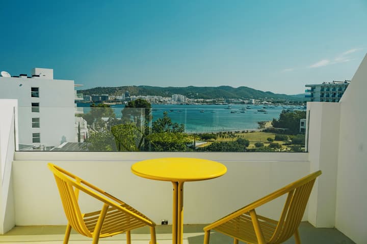 Ryans Lolas Ibiza - Adults Only