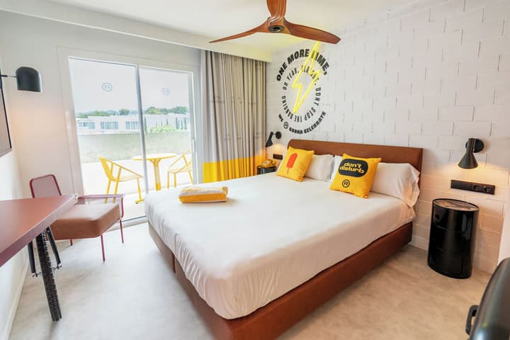 Ryans Lolas Ibiza - Adults Only