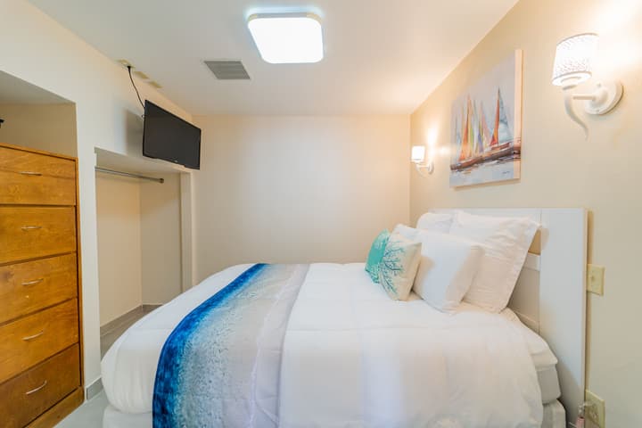 Le Bleu Bed and Breakfast