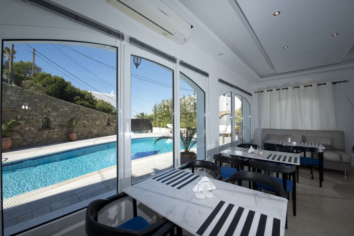Zannis Hotel