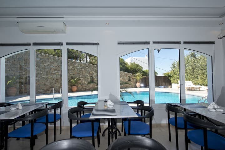 Zannis Hotel