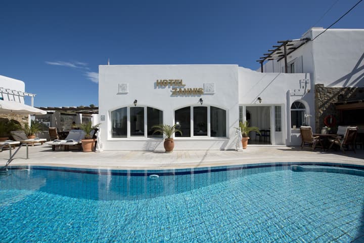 Zannis Hotel