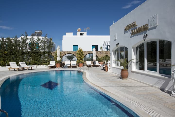 Zannis Hotel