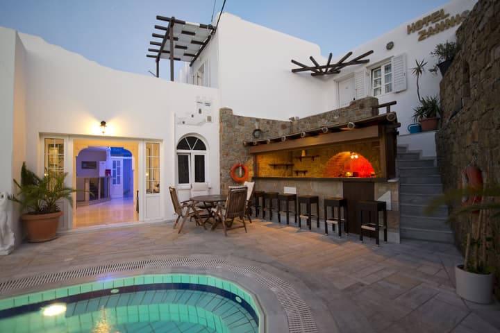 Zannis Hotel