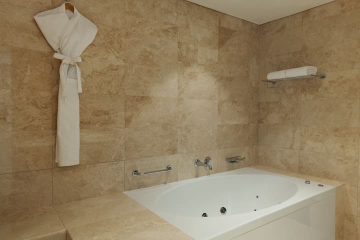 Four Points by Sheraton Production City, Dubai