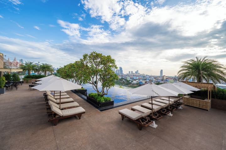 SUN & MOON, Riverside Hotel