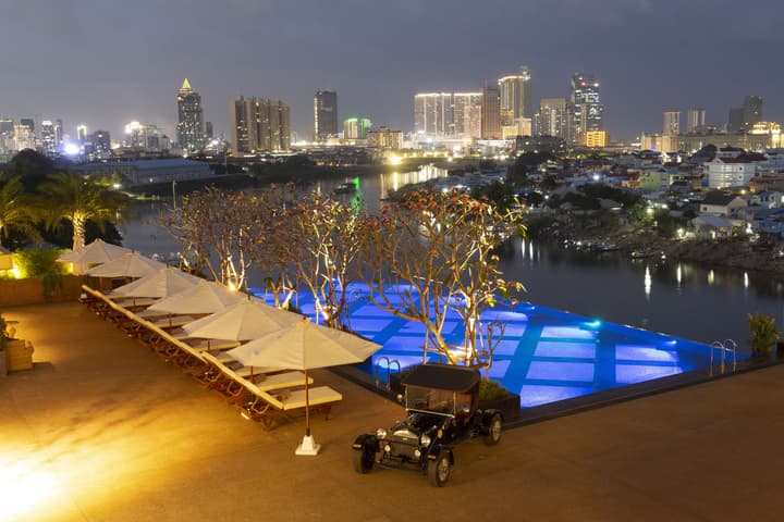 SUN & MOON, Riverside Hotel