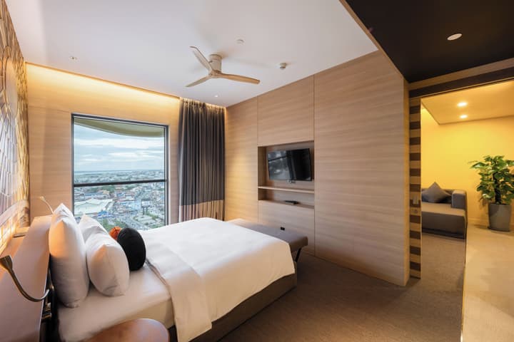 SUN & MOON, Riverside Hotel