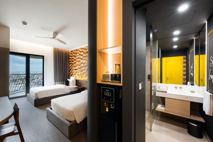 SUN & MOON, Riverside Hotel