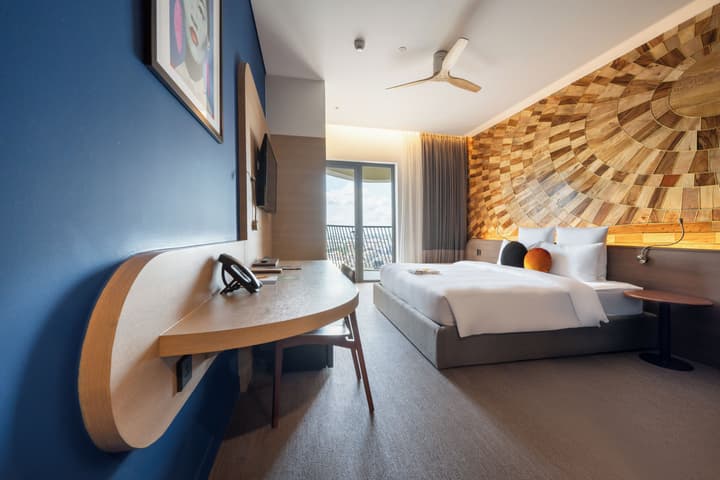SUN & MOON, Riverside Hotel