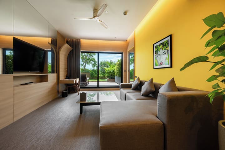 SUN & MOON, Riverside Hotel