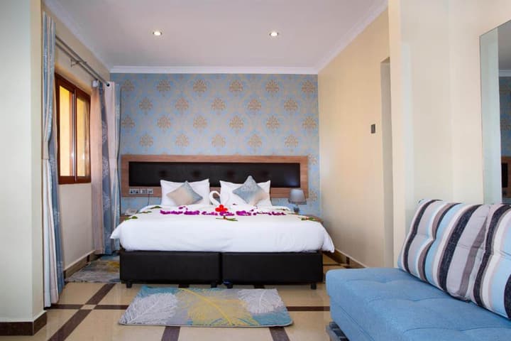 West Lerruat Hotel