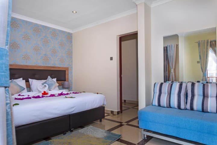 West Lerruat Hotel