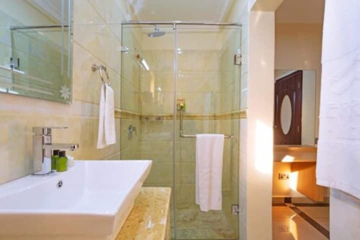 West Lerruat Hotel