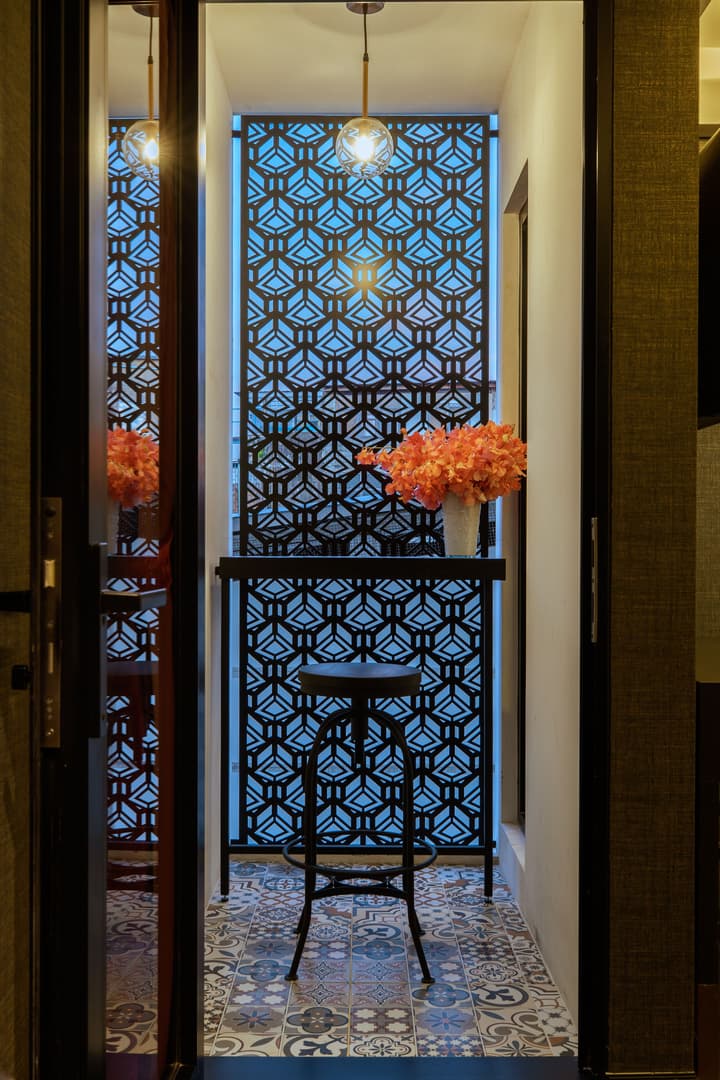 The Gravitique Hotel Khaosan