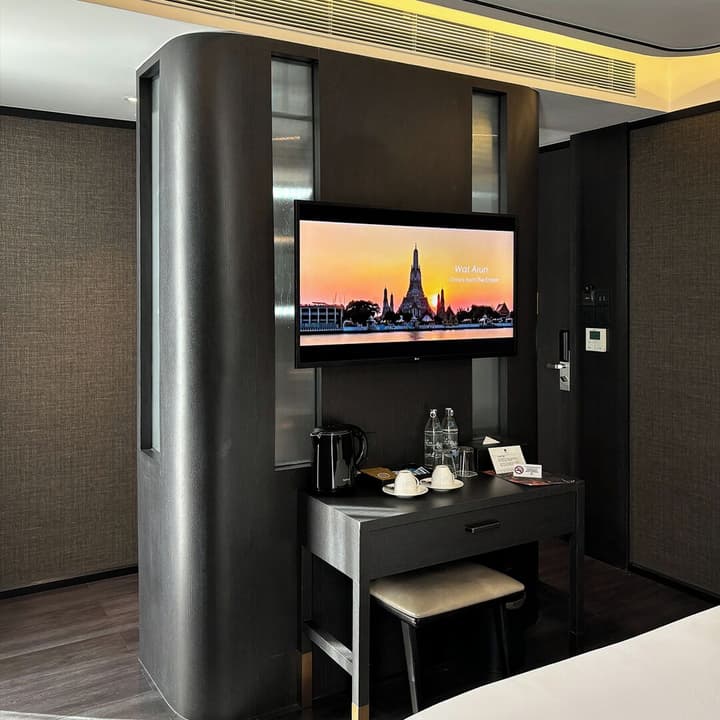 The Gravitique Hotel Khaosan