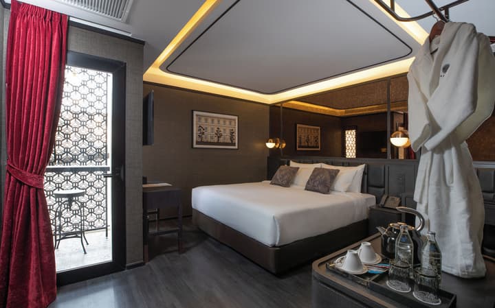 The Gravitique Hotel Khaosan