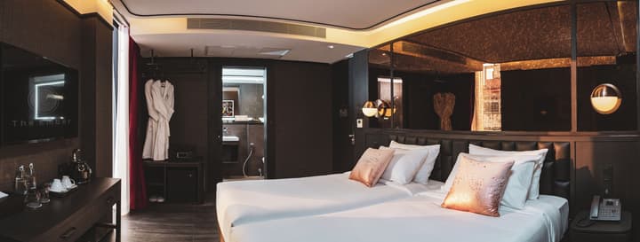 The Gravitique Hotel Khaosan