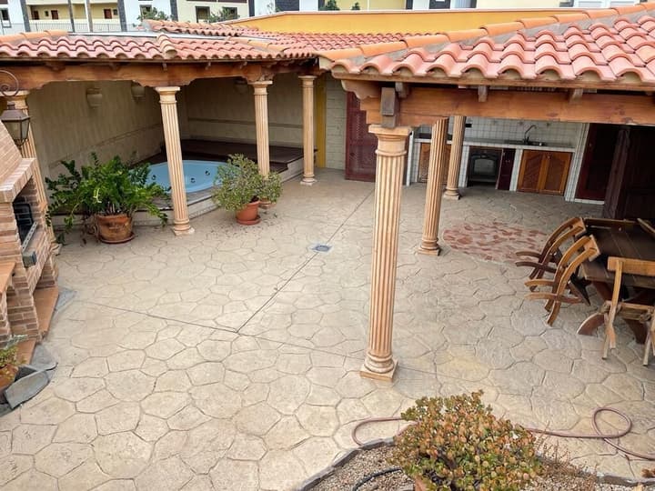Duque Nest Hostel
