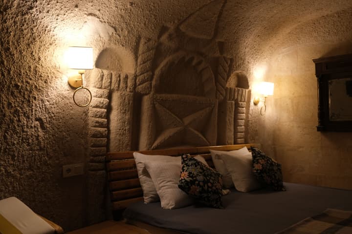 Pinhan Cave Suites