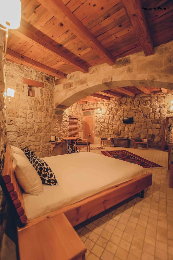 Pinhan Cave Suites