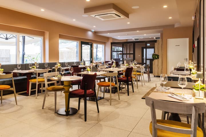 Adesso Hotel