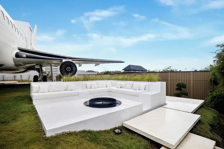 Private Jet Villa