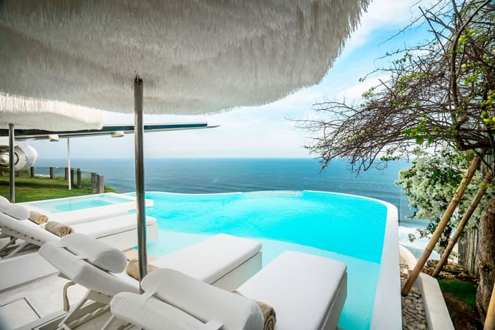Private Jet Villa
