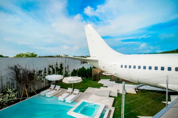 Private Jet Villa