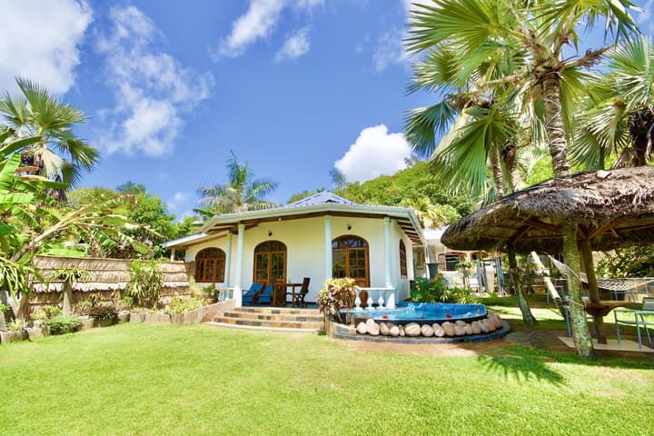 Sea Splash & La Petite Maison