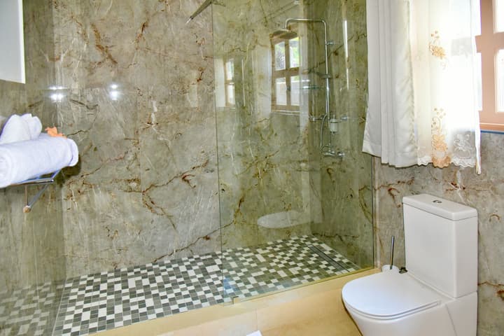 Sea Splash & La Petite Maison