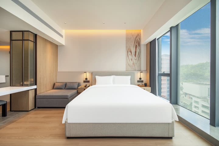 Holiday Inn Zhuhai City Center by IHG