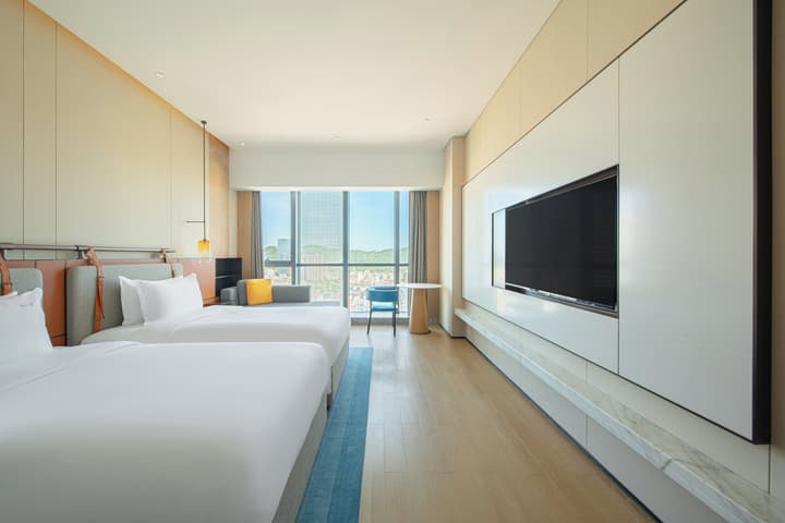 Holiday Inn Zhuhai City Center by IHG