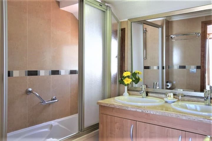 Ona Beverly Hills Suites