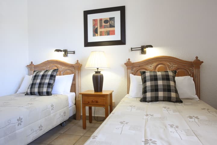 Ona Beverly Hills Suites