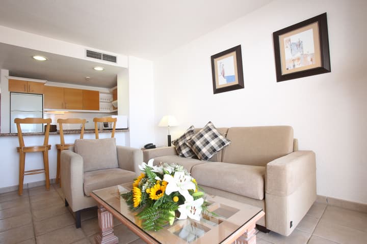 Ona Beverly Hills Suites
