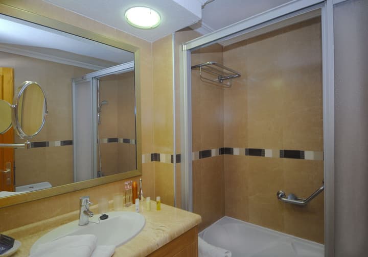 Ona Beverly Hills Suites