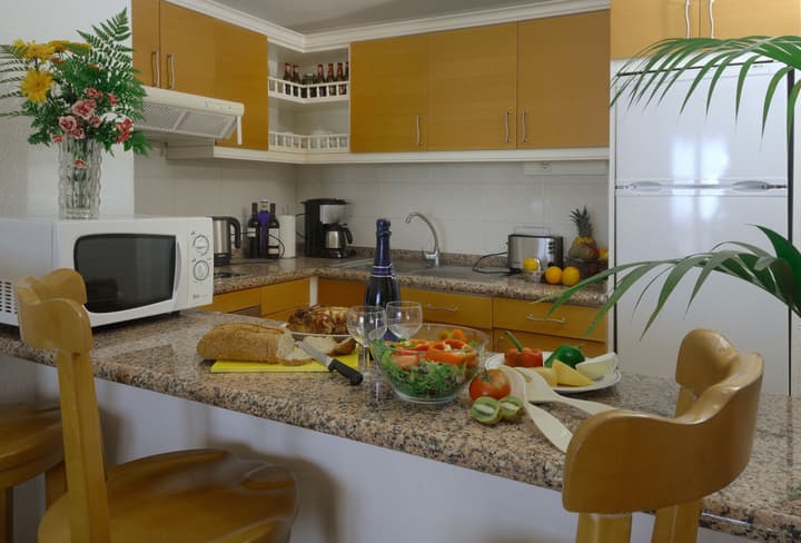 Ona Beverly Hills Suites
